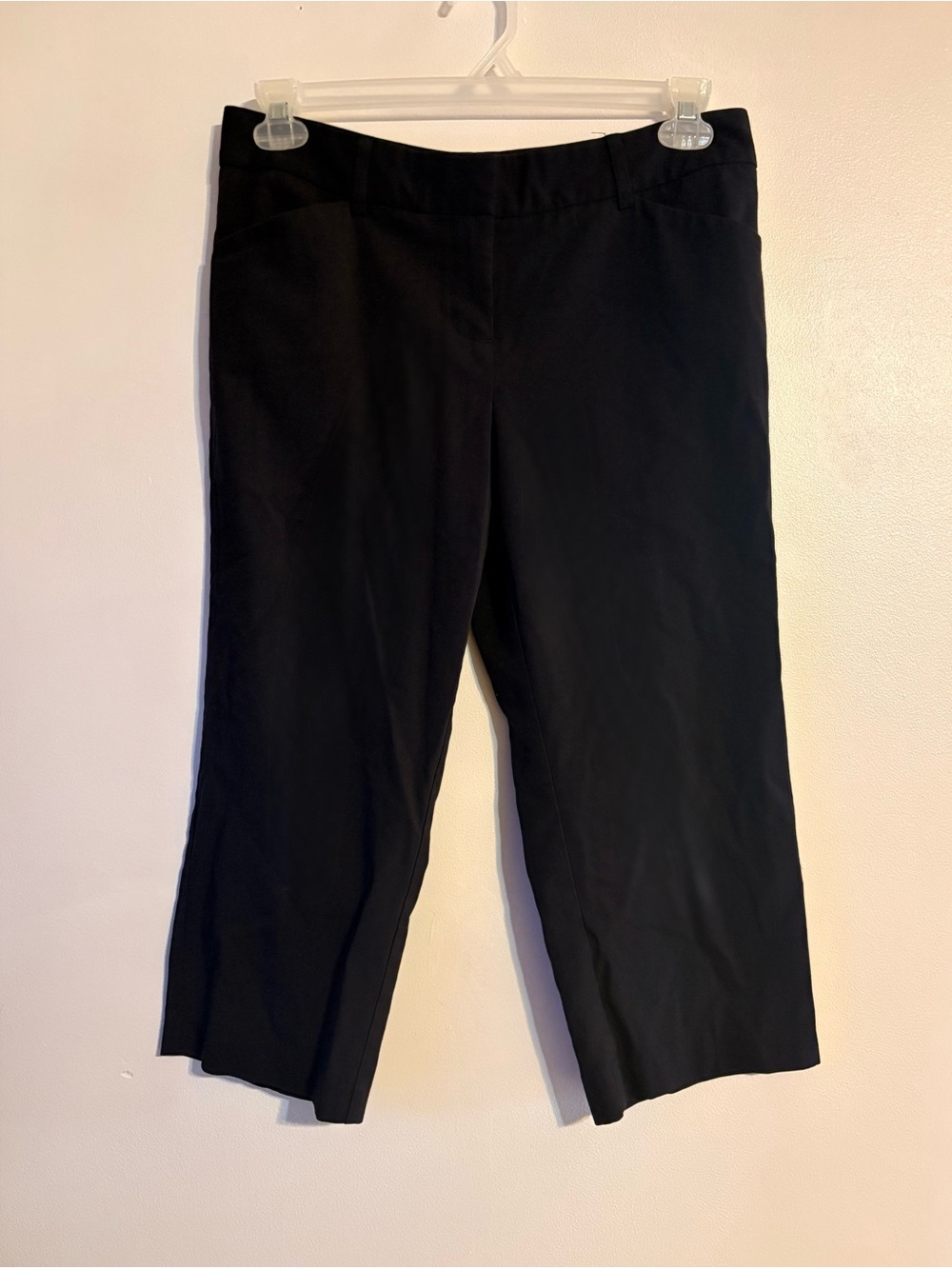 Daisy Fuentes Black Pull-On Capri Crop Pants